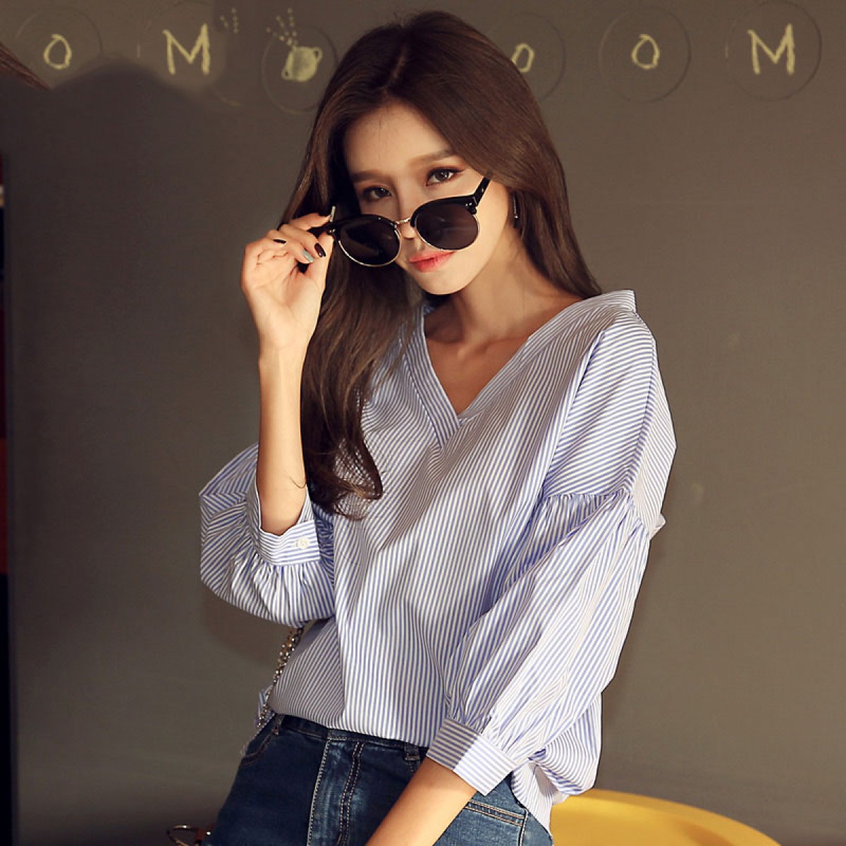 韓都衣捨2017韓版女裝春裝新款條紋顯瘦百搭寬鬆v領七分袖襯衫潮 領券立減/單件包郵/七天無理由退換